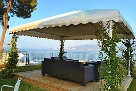 Sleeps 2 Pool Wifi Meina